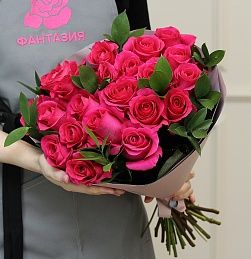 Букет из 21 малиновой розы 50 см (Эквадор)