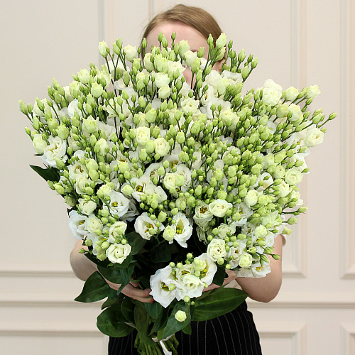 Купить цветы букет Букет из 51 белого лизиантуса под ленту в интернетмагазине в СПб