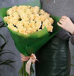 Букет из 51 розы 50-60 см крем (Россия) в упаковке