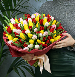 Букет из 101 тюльпана микс в упаковке