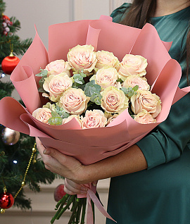 Букет из 15 розовых роз 70 см (Эквадор) premium с эвкалиптом