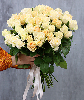 Букет из 51 розы нежный микс 50-60 см (Россия) под атласную ленту