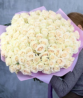 Букет из 101 белой розы premium 60-70 см (Эквадор) в нежной упаковке